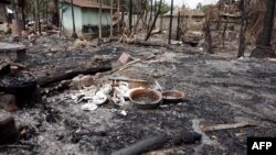 Мьянмада ёндириб юборилган роҳинжа қишлоқларидан бири, 31 август, 2017 йил.