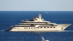 Яхта Dilbar, принадлежащая Алишеру Усманову, у побережья Монако в 2017 году