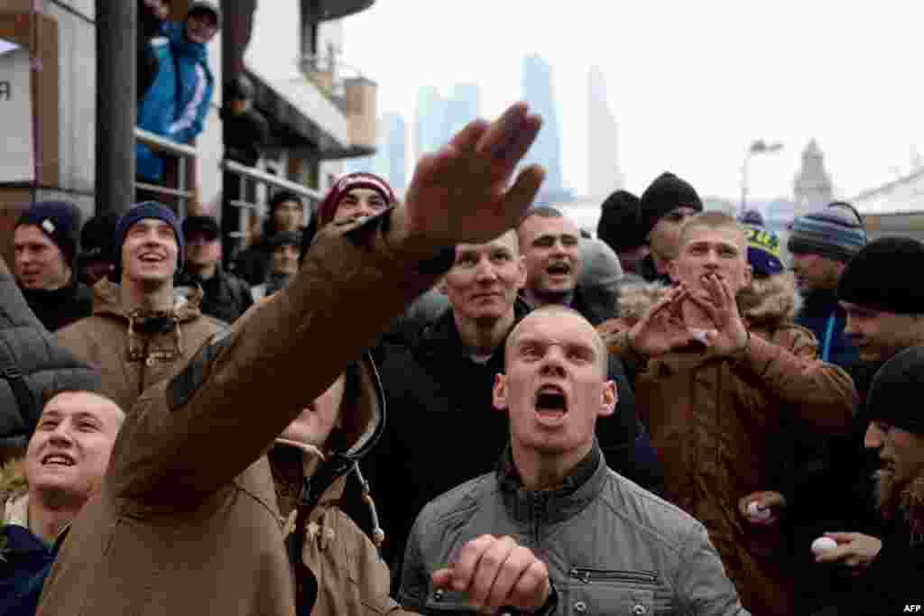 Учасники акції протесту біля посольства Туреччини у Москві. 25 листопада 2015 року