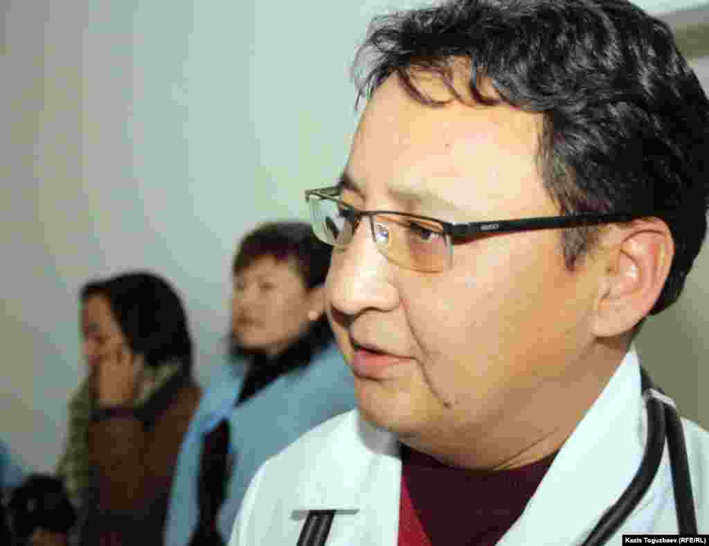 Заместитель главного врача по лечебной работе областной больницы Нурлан Муханов. Актау, 21 декабря 2011 года.