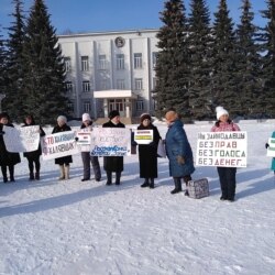 Митинг вкладчиков "Золотого запаса" в Туймазах