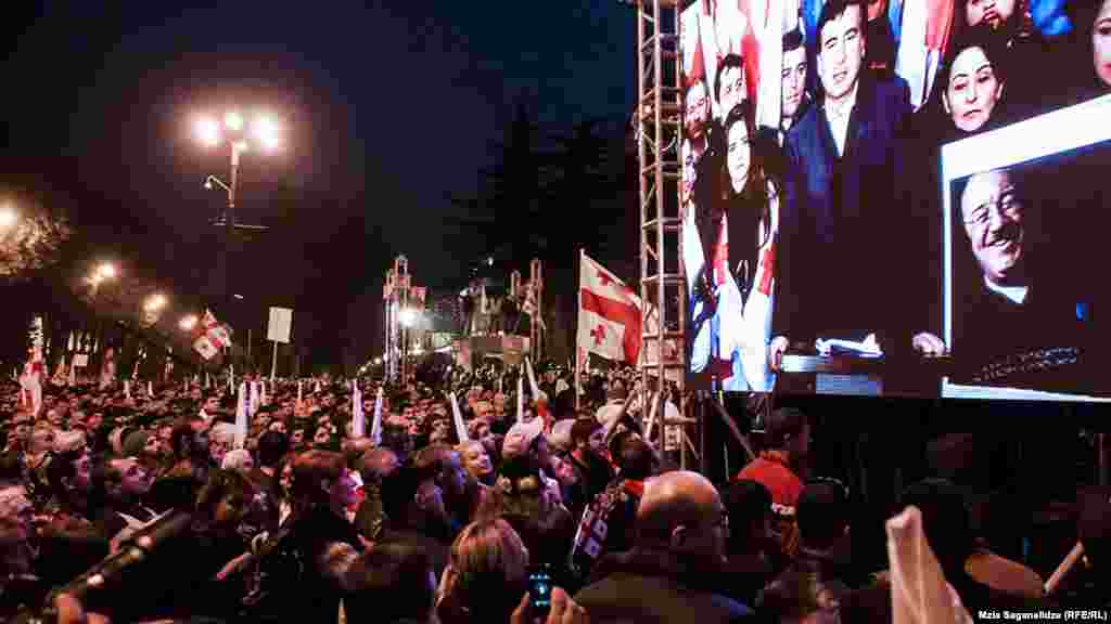 აქციის მონაწილეებს მიმართავს მიხეილ სააკაშვილი