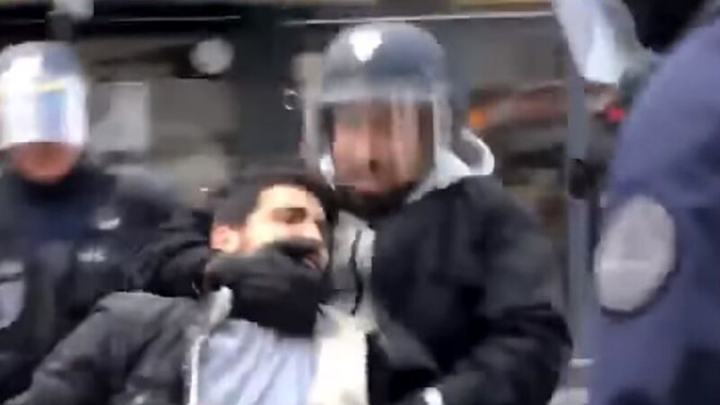 انتشار فیلم کتک خوردن معترضان فرانسوی از دست محافظ امانوئل مکرون