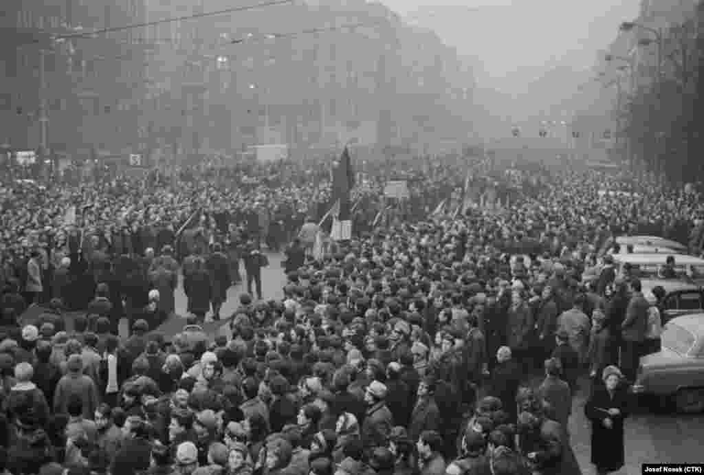 Thousands attend the student-led rally that followed Palach&#39;s death.