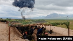 آرشف: افسران نظامی تاجک در یک آزمایش نظامی، ۲۷ مارچ ۲۰۱۷