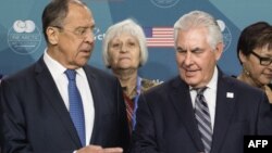 Ресей сыртқы істер министрі Сергей Лавров пен АҚШ мемлекеттік хатшысы Рекс Тиллерсон.