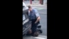 У США заарештований поліцейський, який поставив коліно на шию Джорджа Флойда