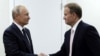 За словами Пєскова, Росія «безперечно слідкуватиме за долею Медведчука» та «закликає до цього європейських політиків»