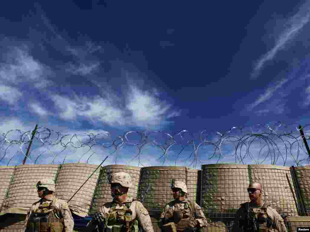 Afganistan - Marinci patroliraju na jugu zemlje, u provinciji Helmand, 16.02.2011. Foto: Reuters / Finbarr O'Reilly