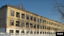 Будівля в місті Копейськ Челябінської області з вибитими внаслідок падіння метеорита шибками, 15 лютого 2013 року