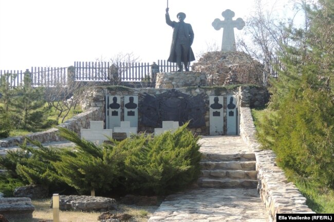 Мемориал казакам, погибшим в Крыму и Лиенце. Автор – ростовский скульптор Константин Чернявский