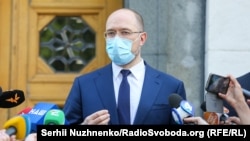 Шмигаль: я попрошу міністра оборони і виконувача обов'язки міністра освіти краще скоординувати комунікацію і саму роботу з цього питання, щоб батьки не нервували