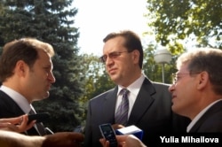 Vlad Filat (stânga), Marian Lupu, Mihai Ghimpu