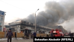 Первый с начала года пожар на Ошском рынке. 30 января 2018 года.