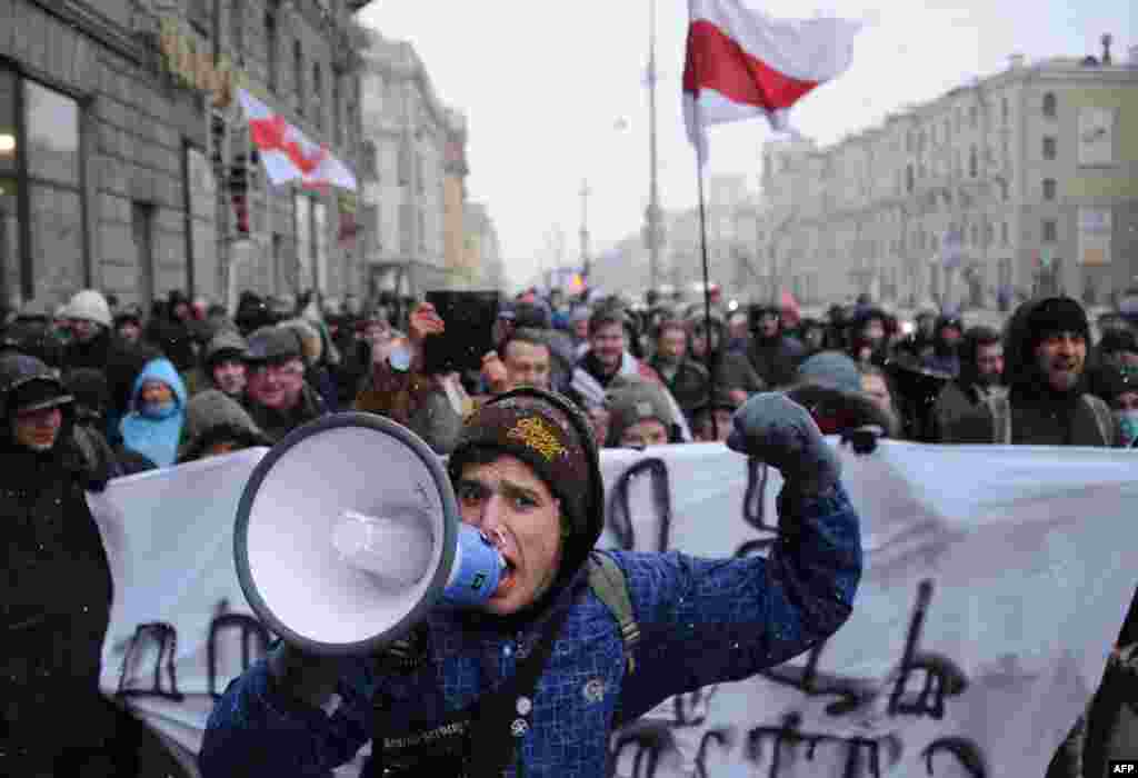 Belarusians shout slogans as they take part in a rally against the deteriorating economic situation in the country in central Minsk. (AFP/Sergei Gapon)