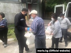 Раздача продуктовых пакетов / Мэрия г. Бишкек