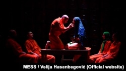 Frljićeva predstava "Naše nasilje i vaše nasilje" na Internacionalnom teatarskom festivalu MESS u Sarajevu, 2016.