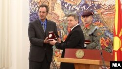Синот на покојниот премиер го прими орденот „Осми Септември“