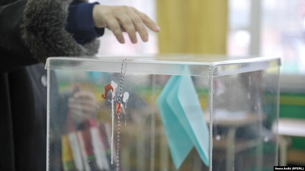 Građani Srbije će u nedelju 3. aprila birati predsednika Republike, predstavnike u Narodnoj skupštini i vlast u Beogradu i 12 opština širom zemlje (arhivska fotografija)