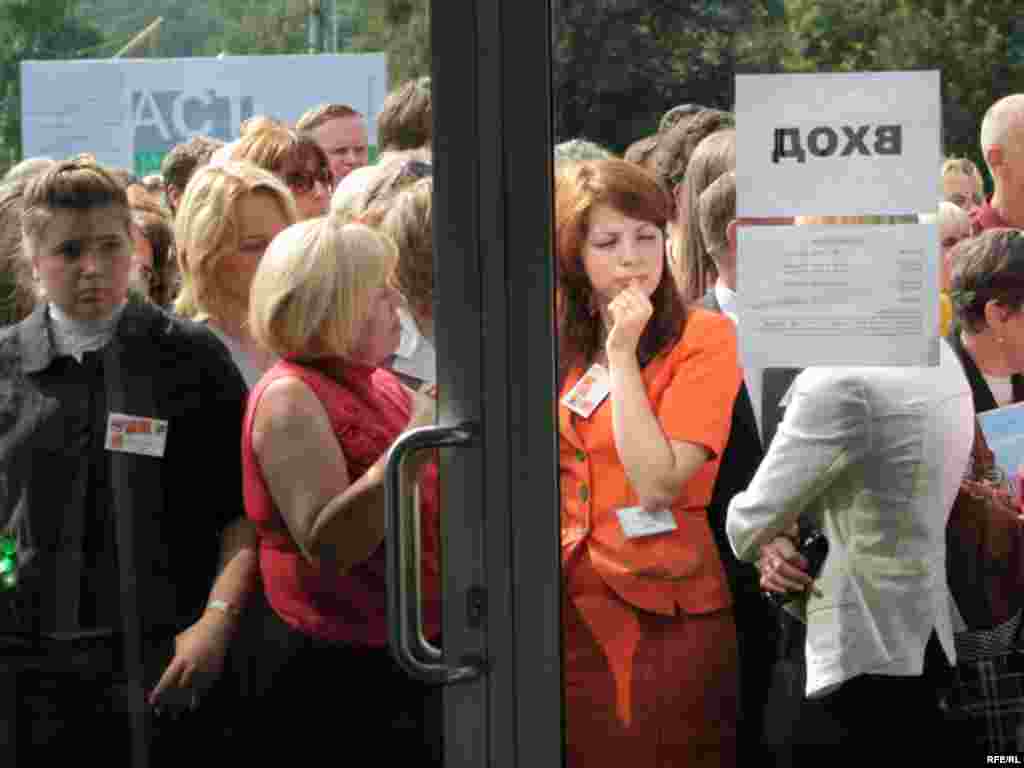 Во время осмотра выставки Дмитрием Медведевым