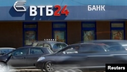 Russia -- Cars drive past an office of VTB bank in Moscow, 29Apr2013