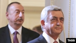 Russia -- Armenian President Serzh Sarkisian (R) and Azerbaijani President Ilham Aliyev meet to discuss the Nagorno-Karabakh settlement , in St. Petersburg, June 20, 2016