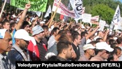 Участники акции протеста против фильма «Невинность мусульман». Симферополь, 27 сентября 2012 года. 