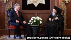 Президент України Петро Порошенко і Вселенський патріарх Варфоломій I. Стамбулі (Туреччина), 3 листопада 2018 року