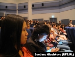 Студенты Евразийского национального университета им. Л. Н.Гумилева на лекции нобелевских лауреатов.