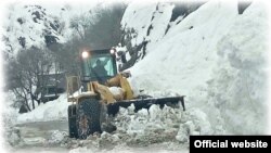 Поксозии роҳ барои барқарор кардани ҳаракат идома дорад.