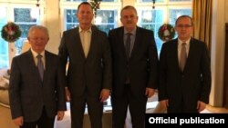 Delegacioni i LDK-së në takim me ambasadorin amerikan, Richard Grenell. 