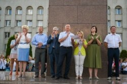 Дэпутаты выйшлі да пратэстоўцаў, 17 жніўня