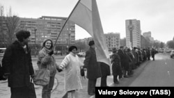 «Живая цепь» на улицах Киева по случаю празднования исторического Акта Соборности Украины, 21 января 1990 года