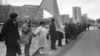 Живий ланцюг на вулицях міста Києва з нагоди святкування історичного Акту Соборності України. 21 січня 1990 року