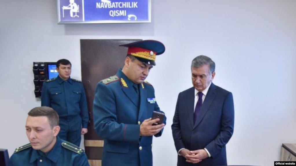 President Shavkat Mirziyoev (right) meets with police in Tashkent. (file photo)