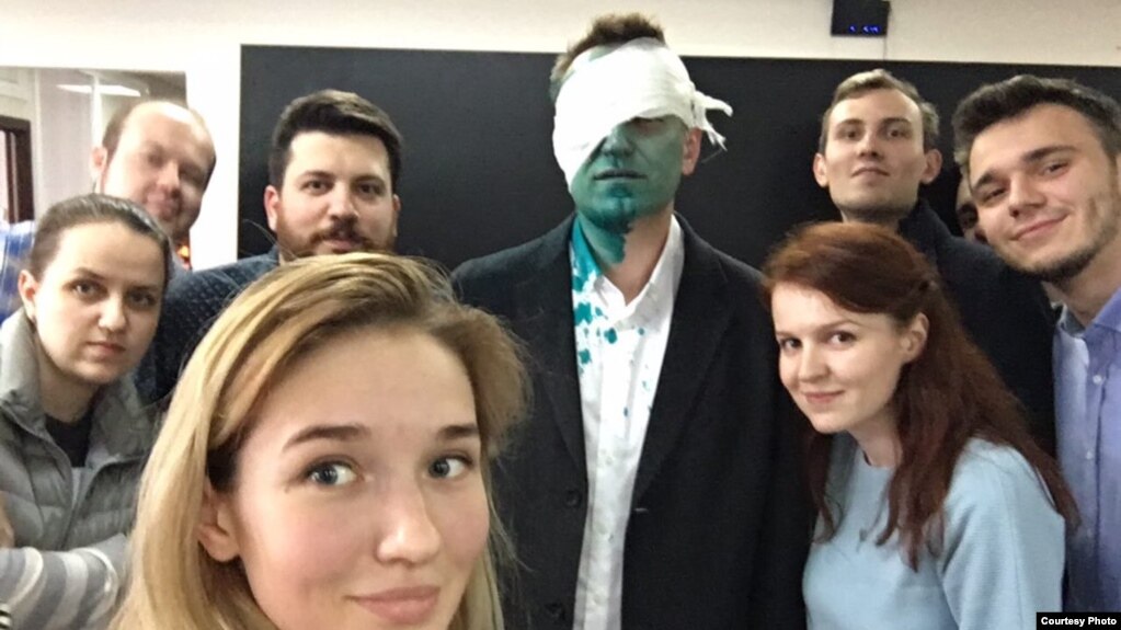 Алексей Навальный после нападения