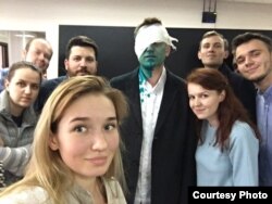 Aleksei Navalny, his injured eye covered by a bandage, poses with supporters after being attacked once again with zelyonka.
