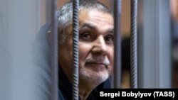 Один із фігурантів списку Захарій Калашов на прізвисько «Шакро Молодий» у суді в столиці Росії, Москві, 10 жовтня 2017 року