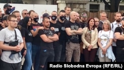 Pavle Bihali na antimigrantskom protestu u Obrenovcu, 13. maj 2025.