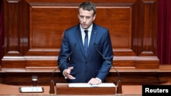 Президент Франции Эмманюэль Макрон в парламенте (архив)