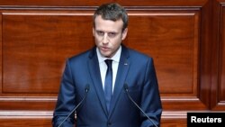 Франция президенті Эммануэль Макрон парламент алдында сөйлеп тұр. Париж, 3 шілде 2017 жыл.