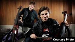 2 cellos