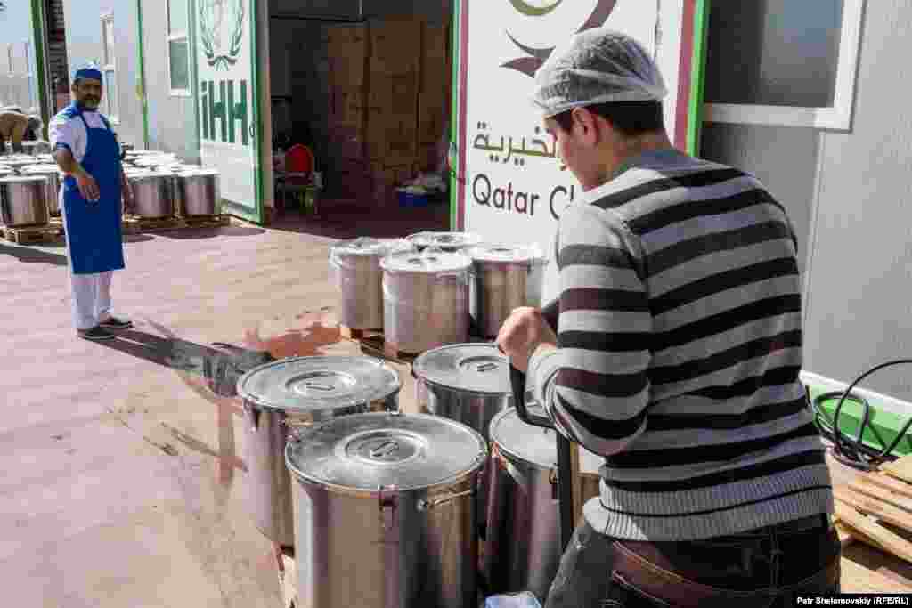 The kitchen has produced 80 of these 100-liter containers of soup for today’s delivery.