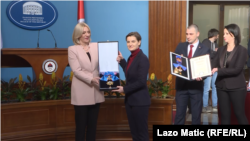 Predsednica RS-a Željka Cvijanović uručuje Orden RS-a premijerki Srbije Ani Brnabić, Banjaluka