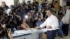 Греческий премьер Ципрас на участке для голосования в Афинах 5 июля
