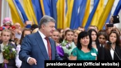 Петро Порошенко під час поїздки на Харківщину, 1 вересня 2017 року