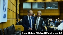 Former IAEA Deputy Director General and Head of the Department of Safeguards Tero Varjoranta (L) and his successor Massimo Aparo at 1425th Board of Governors Meeting. IAEA, Vienna, Austria, 15 December 2015.