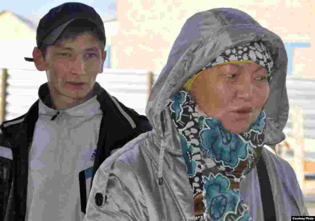 Жительница Астаны Каиргуль Койбагарова купила овечку за 20 тысяч тенге. В прошлом году цена была 18 тысяч тенге, говорит она.