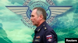 Заместитель начальница службы безопасности полетов ВВС России Сергей Байметов во время пресс-конференции в Москве, 21 декабря 2015 года.