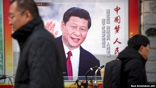 تصویری از شی جین پینگ در خیابانی در پکن در مارس ۲۰۱۸